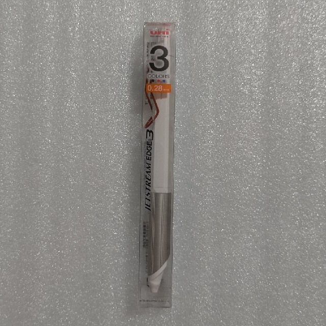 三菱鉛筆(ミツビシエンピツ)のジェットストリーム エッジ3 0.28mm ホワイトレッド ツートンブラック インテリア/住まい/日用品の文房具(ペン/マーカー)の商品写真