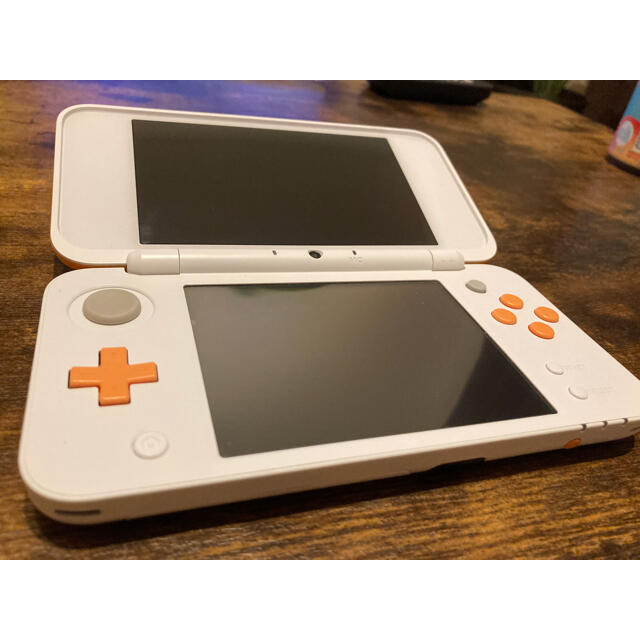 ニンテンドー2DS(ニンテンドー2DS)のRINさん専用　ニンテンドー2DS LL  本体　ソフト8本セット エンタメ/ホビーのゲームソフト/ゲーム機本体(携帯用ゲーム機本体)の商品写真