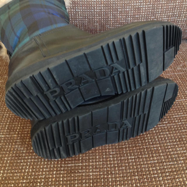 PRADA(プラダ)のプラダ❤︎ムートン&チェックブーツ レディースの靴/シューズ(ブーツ)の商品写真