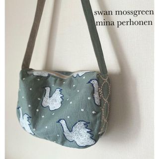 ミナペルホネン(mina perhonen)のswanモスグリーン　斜めがけバック　ミナペルホネン(ショルダーバッグ)