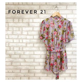 フォーエバートゥエンティーワン(FOREVER 21)のFOREVER 21 半袖 レディース ワンピース M 紫 花柄 夏服(ひざ丈ワンピース)