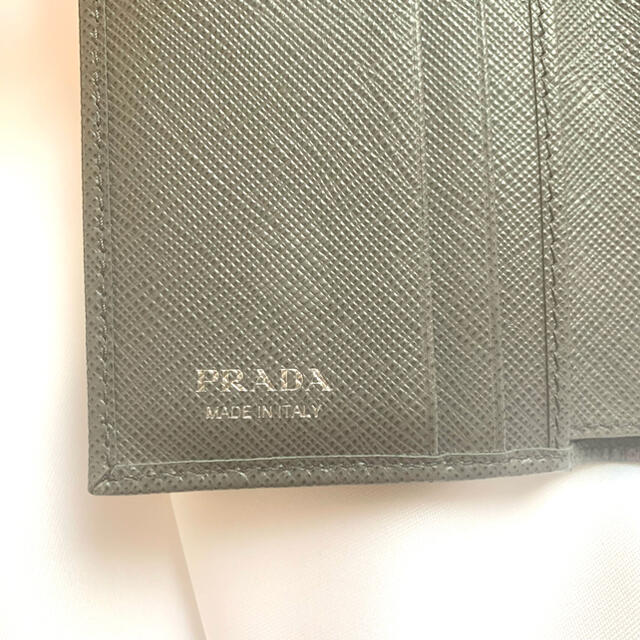 PRADA(プラダ)の【美品】PRADA プラダ 三つ折り財布 グレー リボン ギャランティカード付き レディースのファッション小物(財布)の商品写真