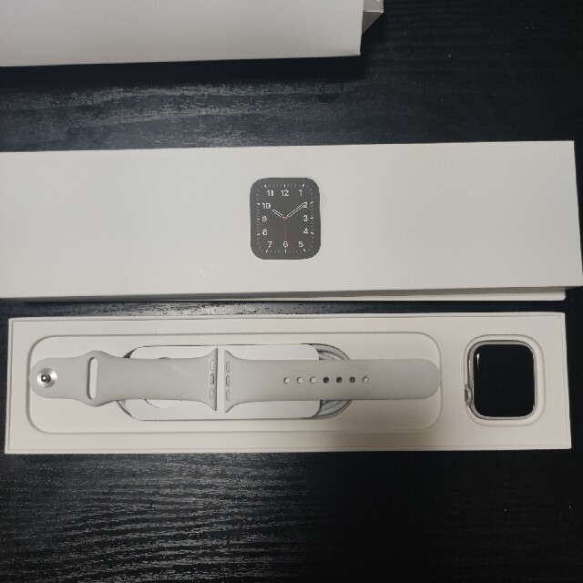 Apple Watch(アップルウォッチ)のapple watch se 40mm ホワイト メンズの時計(腕時計(デジタル))の商品写真