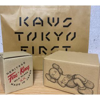 ファイヤーキング(Fire-King)のKAWS TOKYO FIRST Fire-King カップ・マグ　セット(キャラクターグッズ)