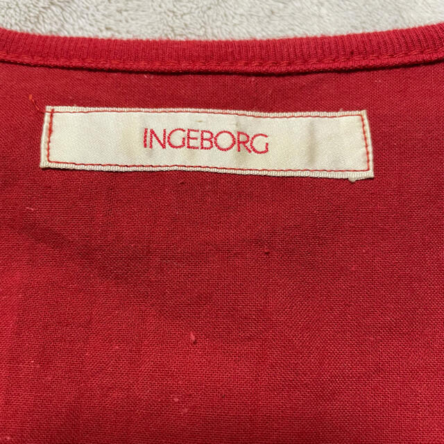 INGEBORG(インゲボルグ)のINGEBORG インゲボルグ　ベスト　赤　レッド　花柄 レディースのトップス(ベスト/ジレ)の商品写真