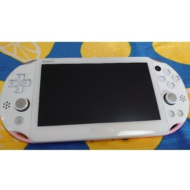 PlayStation Vita(プレイステーションヴィータ)のPlayStationVITA 本体　ピンク  エンタメ/ホビーのゲームソフト/ゲーム機本体(携帯用ゲーム機本体)の商品写真