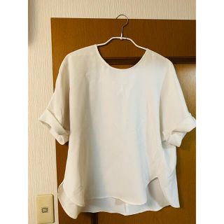 ユニクロ(UNIQLO)の【新品　未使用】トップス カットソー ブラウス　ホワイト(シャツ/ブラウス(半袖/袖なし))