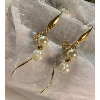 揺れるピアス(ピアス)