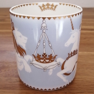 ロイヤルコレクションウィリアム王子とキャサリン妃の結婚記念のマグカップと小物入れ