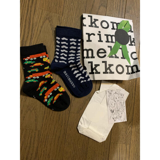 marimekko(マリメッコ)のNさま専用【新品】marimekko マリメッコ靴下2足　ショッパー付き！ キッズ/ベビー/マタニティのこども用ファッション小物(靴下/タイツ)の商品写真