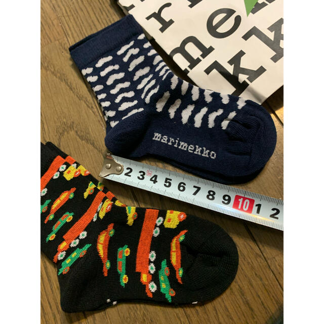 marimekko(マリメッコ)のNさま専用【新品】marimekko マリメッコ靴下2足　ショッパー付き！ キッズ/ベビー/マタニティのこども用ファッション小物(靴下/タイツ)の商品写真