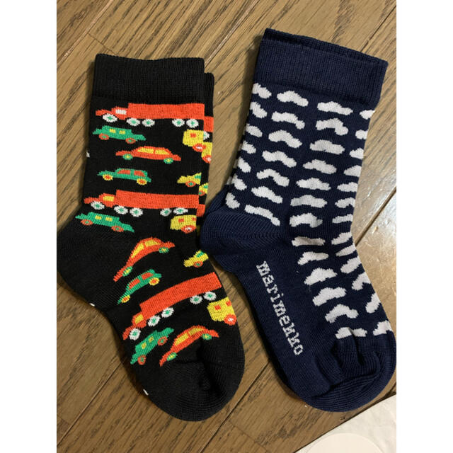 marimekko(マリメッコ)のNさま専用【新品】marimekko マリメッコ靴下2足　ショッパー付き！ キッズ/ベビー/マタニティのこども用ファッション小物(靴下/タイツ)の商品写真