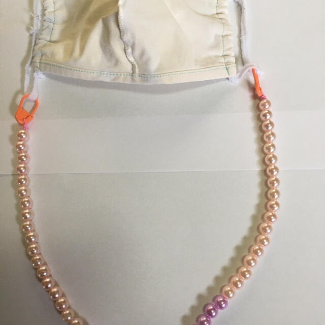 マスクホルダー　マスクチェーン　ネックレス　真珠風ビーズ ハンドメイドのアクセサリー(チャーム)の商品写真