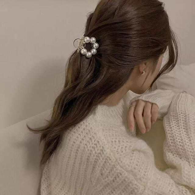 【新品未使用】韓国　パール　ヘアクリップ　バレッタ ♡♡ 4cm ♡♡④ レディースのヘアアクセサリー(バレッタ/ヘアクリップ)の商品写真