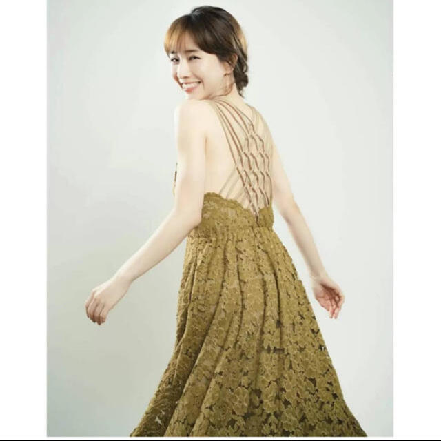 Ameri VINTAGE(アメリヴィンテージ)の【AMERI】田中みな実さん着用　MEDI BACK CROSS DRESS レディースのワンピース(ロングワンピース/マキシワンピース)の商品写真