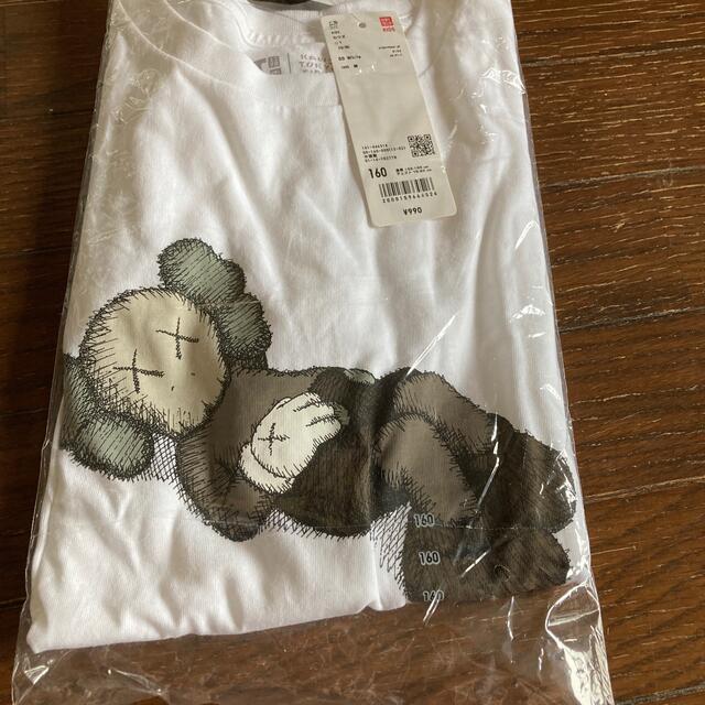 UNIQLO(ユニクロ)のユニクロ　カウズＴシャツ キッズ/ベビー/マタニティのキッズ服男の子用(90cm~)(Tシャツ/カットソー)の商品写真