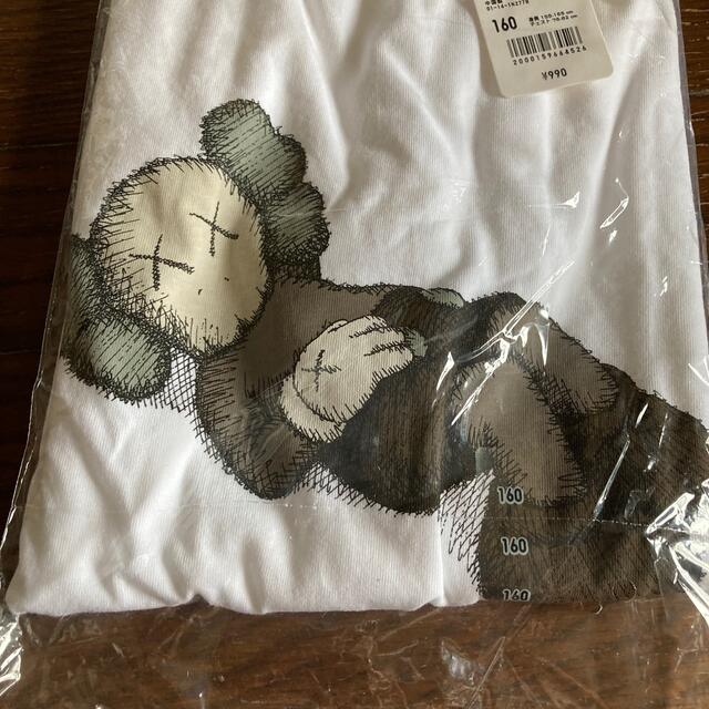 UNIQLO(ユニクロ)のユニクロ　カウズＴシャツ キッズ/ベビー/マタニティのキッズ服男の子用(90cm~)(Tシャツ/カットソー)の商品写真