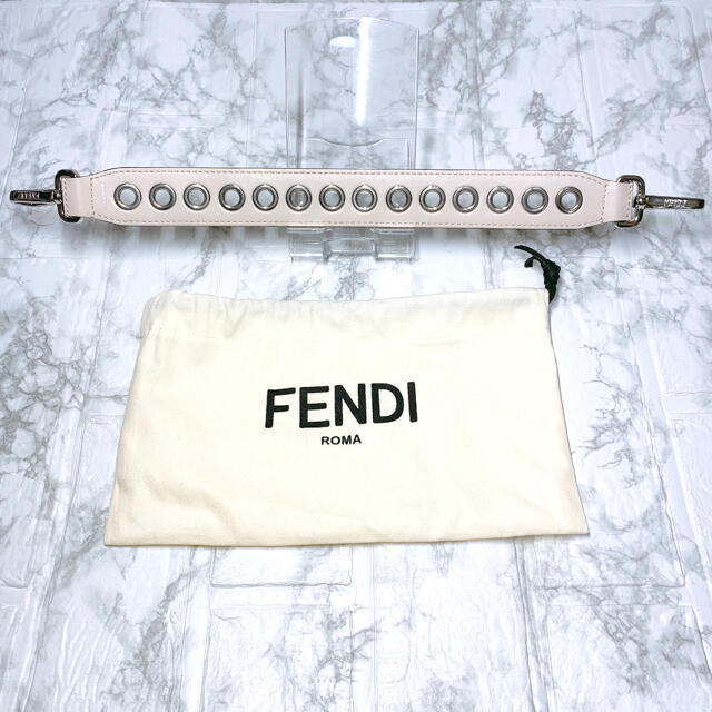 FENDI(フェンディ)の★ラスト1つ★【新品】FENDI ストラップユー  ハンドストラップ レディースのバッグ(その他)の商品写真