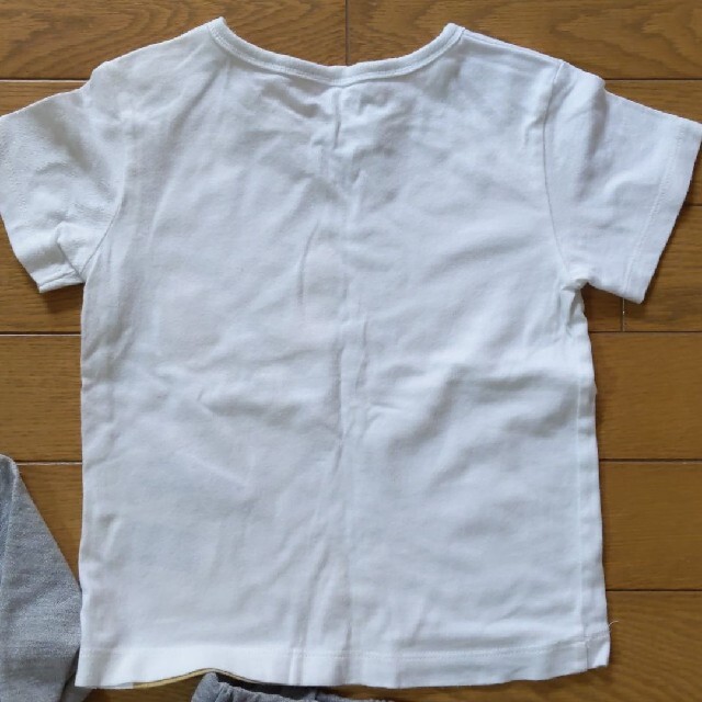 MUJI (無印良品)(ムジルシリョウヒン)のまとめ3点　女の子　Tシャツ 　白　スカート　グレー　アウター　無印　MUJI キッズ/ベビー/マタニティのキッズ服女の子用(90cm~)(Tシャツ/カットソー)の商品写真