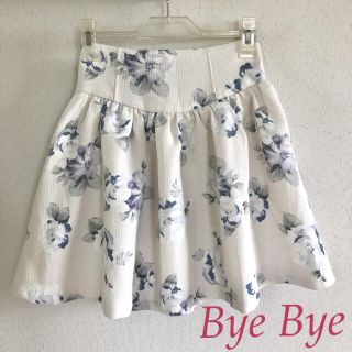 バイバイ(ByeBye)のBye Bye スカート 花柄(ひざ丈スカート)