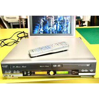 シャープ(SHARP)の美品VHSビデオ&DVD一体型(シャープ)送料込み(その他)