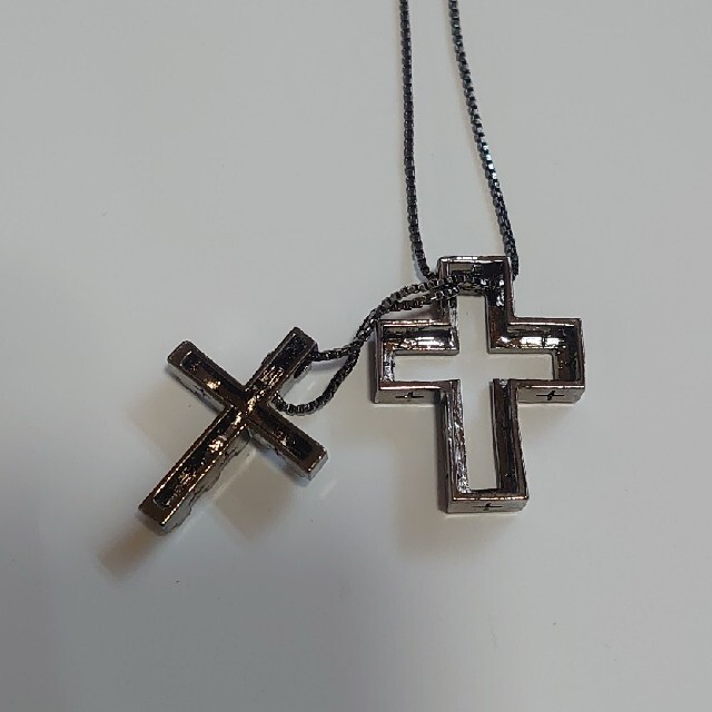 ほぼ未使用 ⭐ きらきら 十字架 ネックレス レディースのアクセサリー(ネックレス)の商品写真