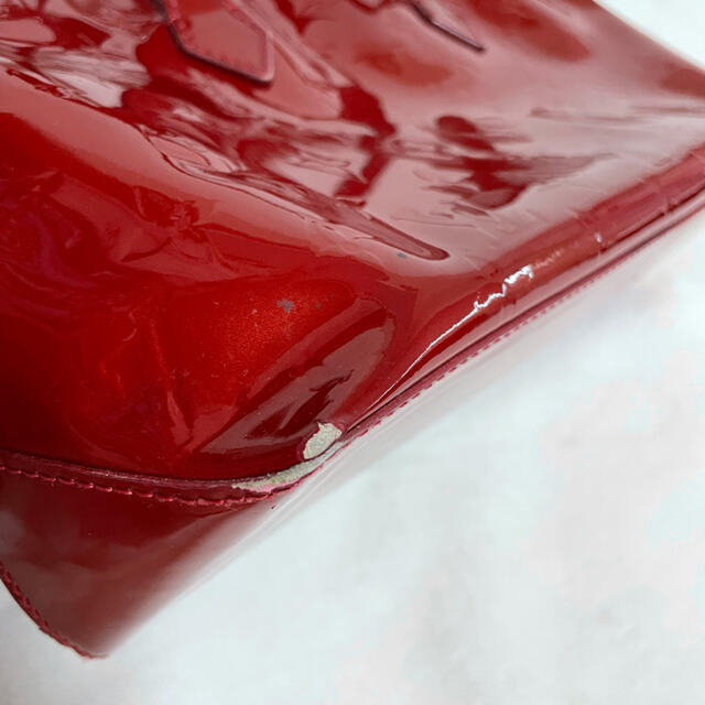 LOUIS VUITTON(ルイヴィトン)のルイヴィトン バッグ 赤 ヴェルニ レディースのバッグ(ハンドバッグ)の商品写真