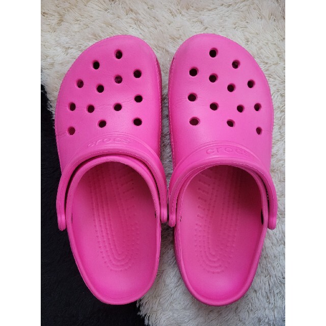 crocs(クロックス)のクロックス　ショッキングピンク レディースの靴/シューズ(サンダル)の商品写真