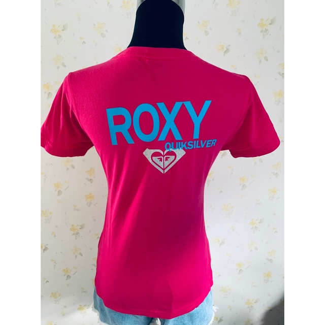 Roxy(ロキシー)のHIRO様専用　ROXY スニーカー23cm／Tシャツ2枚 レディースの靴/シューズ(スニーカー)の商品写真