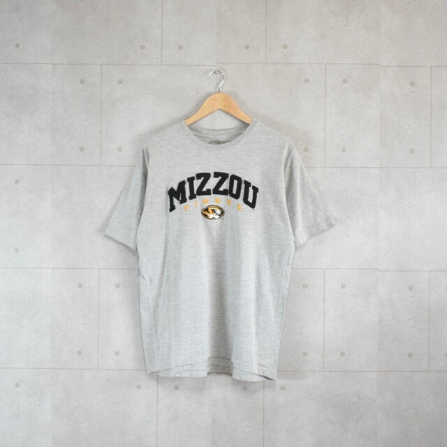 Reebok(リーボック)のMIZZOU 刺繍ロゴ　グレー　Tシャツ　オーバーサイズ　トラ　ワンポイント メンズのトップス(Tシャツ/カットソー(半袖/袖なし))の商品写真