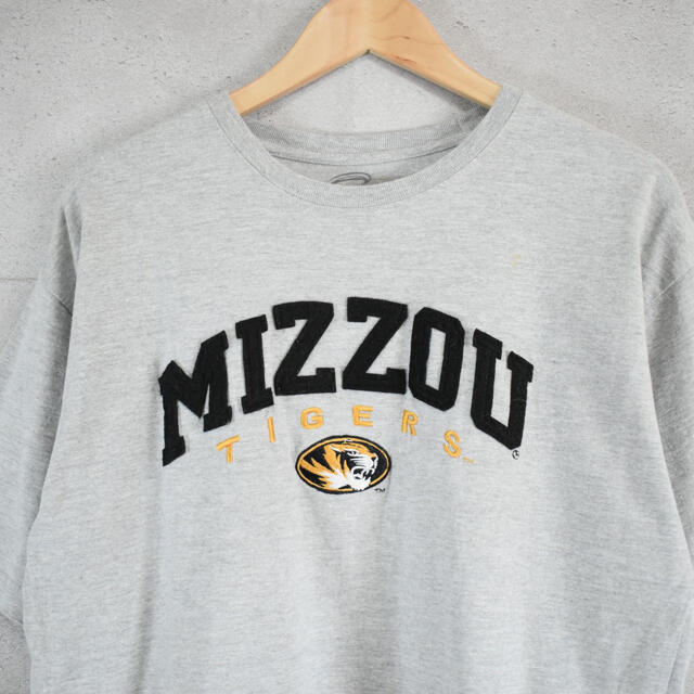 Reebok(リーボック)のMIZZOU 刺繍ロゴ　グレー　Tシャツ　オーバーサイズ　トラ　ワンポイント メンズのトップス(Tシャツ/カットソー(半袖/袖なし))の商品写真