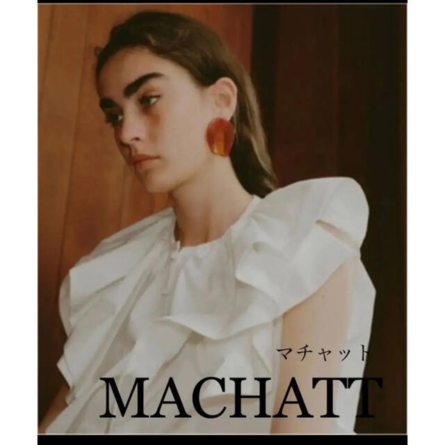 雑誌掲載！マチャットMACHATT メモリーラッフルブラウス 白の通販 by ...