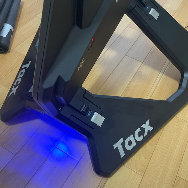 TACX NEO SMART タックス　ネオスマートローラー スポーツ/アウトドアの自転車(その他)の商品写真