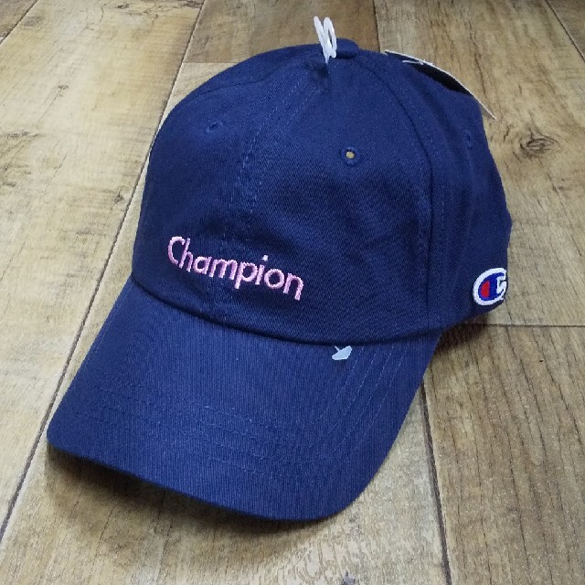 Champion(チャンピオン)のChampion ピンク字　新品キャップ レディースの帽子(キャップ)の商品写真