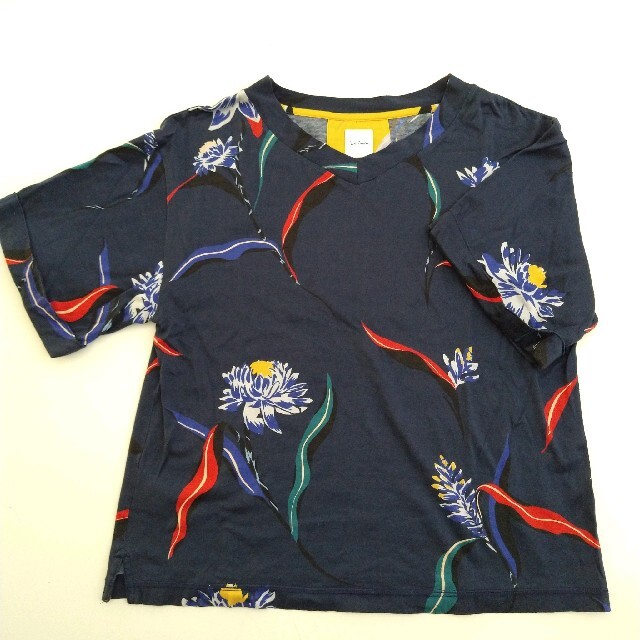 Paul Smith(ポールスミス)の良品　Paul Smith　レディース　花柄　フラワープリント　上品　和柄 レディースのトップス(Tシャツ(半袖/袖なし))の商品写真