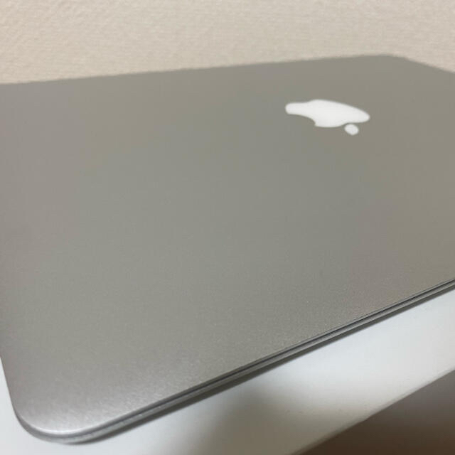 Apple(アップル)のMacBook air mid 2017 スマホ/家電/カメラのPC/タブレット(ノートPC)の商品写真