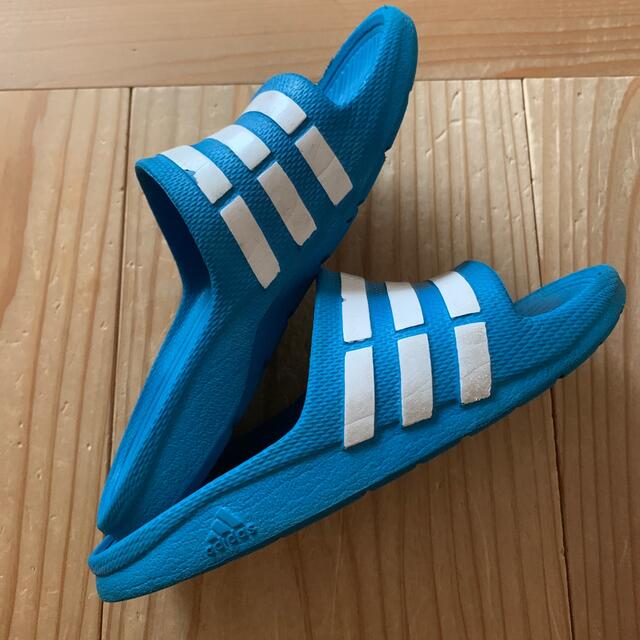 adidas(アディダス)のアディダス　サンダル キッズ/ベビー/マタニティのキッズ靴/シューズ(15cm~)(サンダル)の商品写真