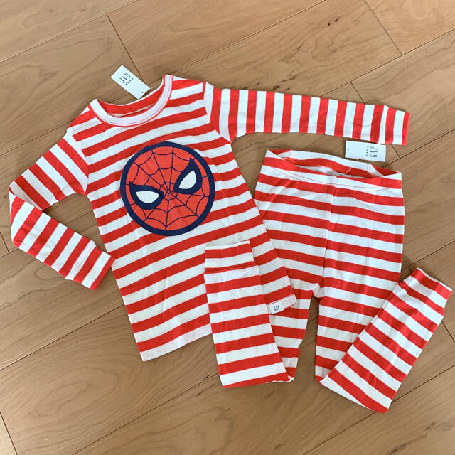 GAP Kids(ギャップキッズ)のgap  パジャマ　スパイダーマン　3歳　新品 キッズ/ベビー/マタニティのキッズ服男の子用(90cm~)(パジャマ)の商品写真