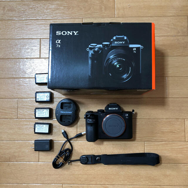 ミラーレスカメラSONY  a7ii  ボディ　バッテリー、ハンドベルト付き