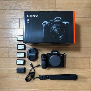 ソニー(SONY)のSONY  a7ii  ボディ　バッテリー、ハンドベルト付き(ミラーレス一眼)