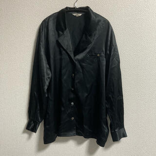 ヨウジヤマモト(Yohji Yamamoto)の古着　シルク　ブラック　シェルボタン　シャツ(シャツ/ブラウス(長袖/七分))