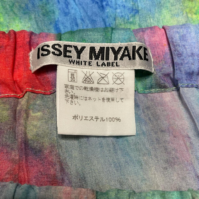 ISSEY MIYAKE(イッセイミヤケ)のとら様　ISSEY MIYAKE  ホワイトレーベル　プリーツスカー　美品 レディースのスカート(ロングスカート)の商品写真