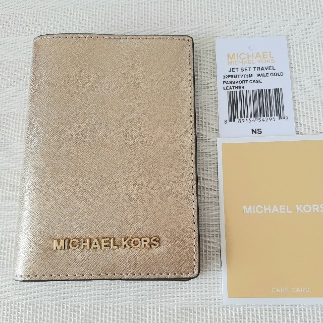 Michael Kors(マイケルコース)の【新品】マイケルコース MICHAEL KORS レザー パスポートホルダー レディースのファッション小物(その他)の商品写真