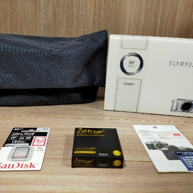 【新品】OLYMPUS PEN E-PL9 レンズキット　BK ミラーレス