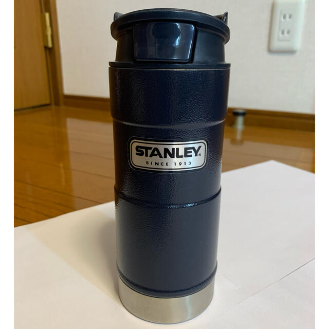 Stanley(スタンレー)の【今月まで値下げ】STANLEY スタンレー ワンハンドマグ ネイビー インテリア/住まい/日用品のキッチン/食器(タンブラー)の商品写真