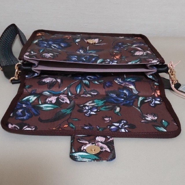 LeSportsac(レスポートサック)のご購入者様待ちです。新品 レスポートサック 大草直子さん コラボ ショルダー   レディースのバッグ(ショルダーバッグ)の商品写真