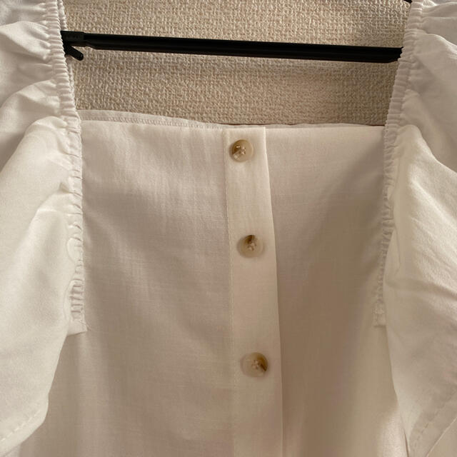 GRL(グレイル)のGRL ホワイトブラウス　タグ付き レディースのトップス(シャツ/ブラウス(半袖/袖なし))の商品写真