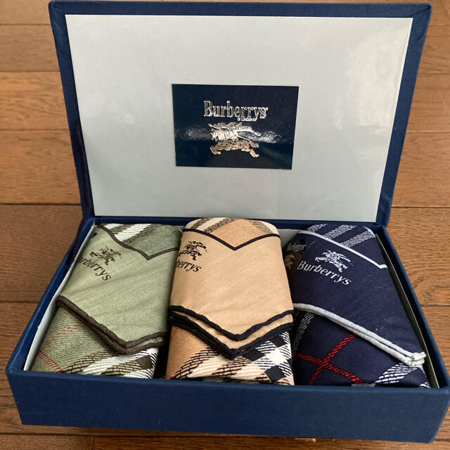 BURBERRY(バーバリー)のBurberrys 紳士用ハンカチ　3枚セット メンズのファッション小物(ハンカチ/ポケットチーフ)の商品写真