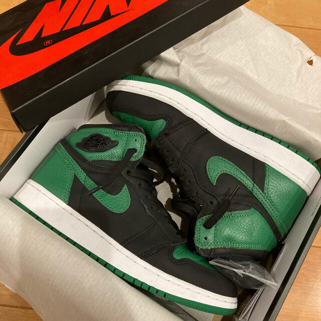 NIKE(ナイキ)の最終値下げ！AIR JORDAN 1 HIGH OG GS PINE GREEN メンズの靴/シューズ(スニーカー)の商品写真