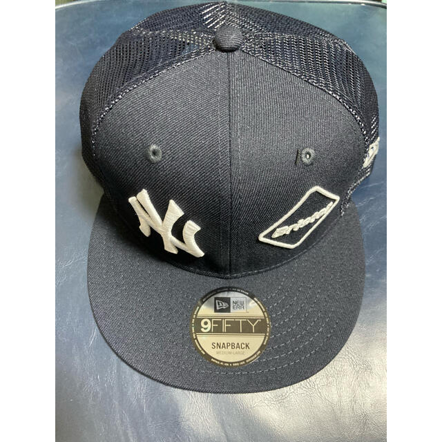F.C.R.B.(エフシーアールビー)のFCRBニューエラ コラボキャップ ネイビー　ヤンキース メンズの帽子(キャップ)の商品写真